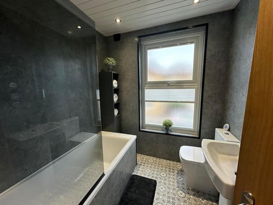 The Seaside Snug Villa คลีทอร์ปส์ ภายนอก รูปภาพ